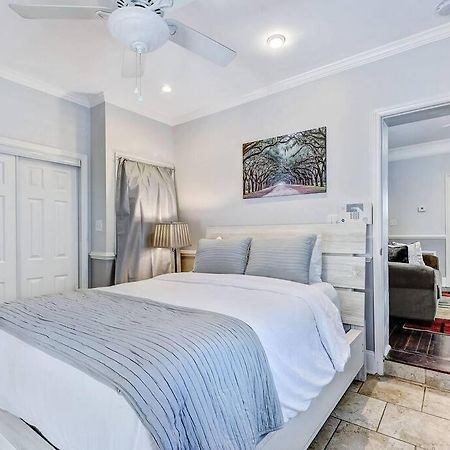 Historic Savannah Gold Private Condo With Pool - 2Bed, 1&Half Bath, Sleeps 6, 1St Floor, 15 Min Walk To Historic Savannah Center And All Attractions Εξωτερικό φωτογραφία