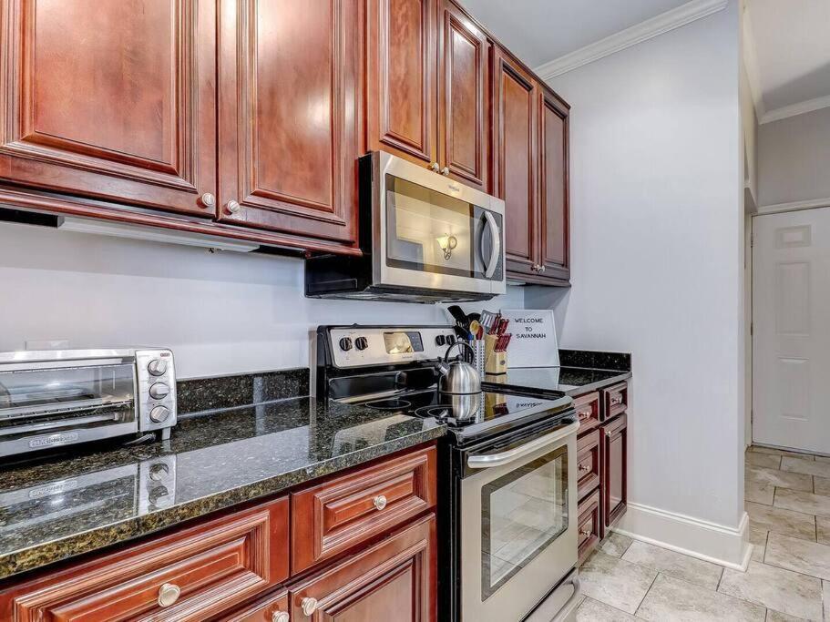 Historic Savannah Gold Private Condo With Pool - 2Bed, 1&Half Bath, Sleeps 6, 1St Floor, 15 Min Walk To Historic Savannah Center And All Attractions Εξωτερικό φωτογραφία