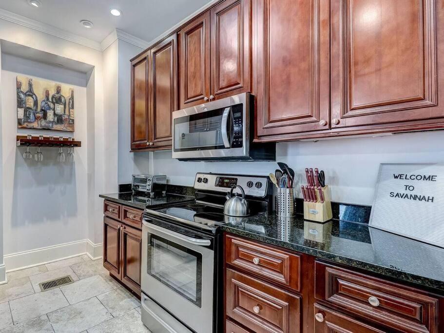 Historic Savannah Gold Private Condo With Pool - 2Bed, 1&Half Bath, Sleeps 6, 1St Floor, 15 Min Walk To Historic Savannah Center And All Attractions Εξωτερικό φωτογραφία