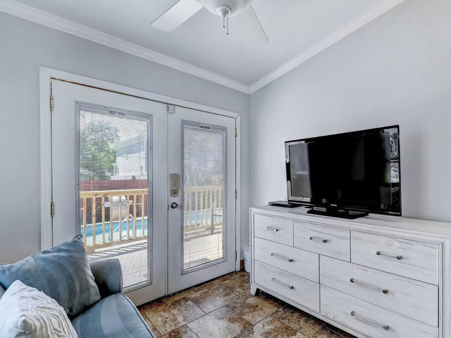 Historic Savannah Gold Private Condo With Pool - 2Bed, 1&Half Bath, Sleeps 6, 1St Floor, 15 Min Walk To Historic Savannah Center And All Attractions Εξωτερικό φωτογραφία