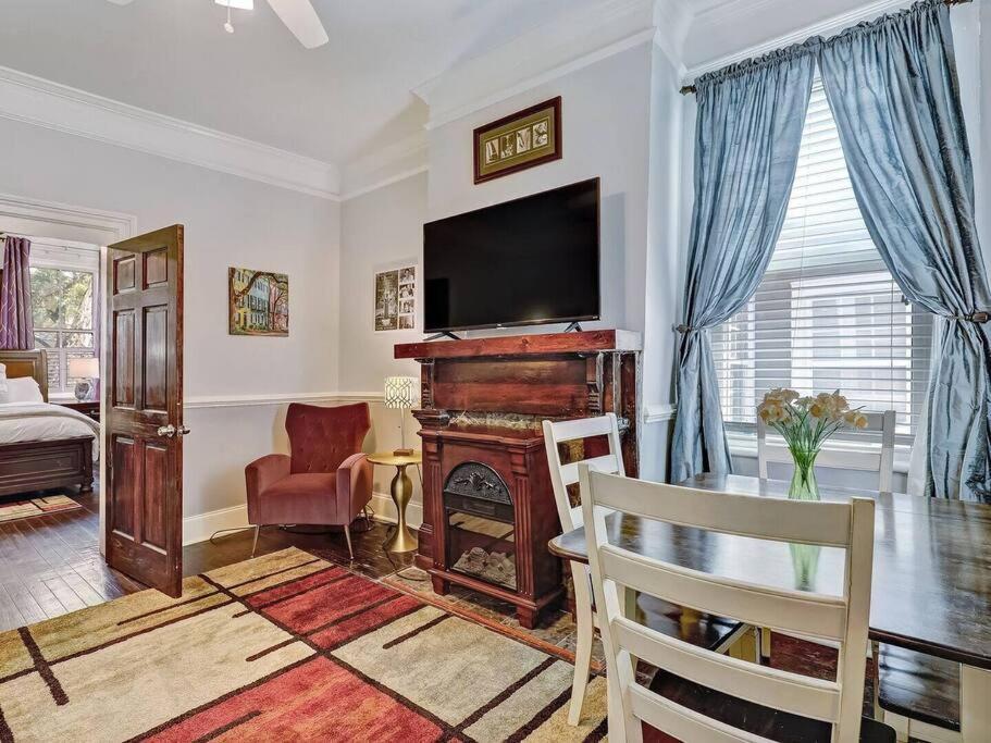 Historic Savannah Gold Private Condo With Pool - 2Bed, 1&Half Bath, Sleeps 6, 1St Floor, 15 Min Walk To Historic Savannah Center And All Attractions Εξωτερικό φωτογραφία