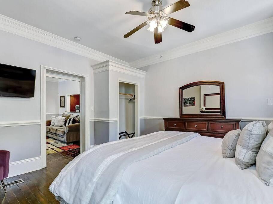 Historic Savannah Gold Private Condo With Pool - 2Bed, 1&Half Bath, Sleeps 6, 1St Floor, 15 Min Walk To Historic Savannah Center And All Attractions Εξωτερικό φωτογραφία